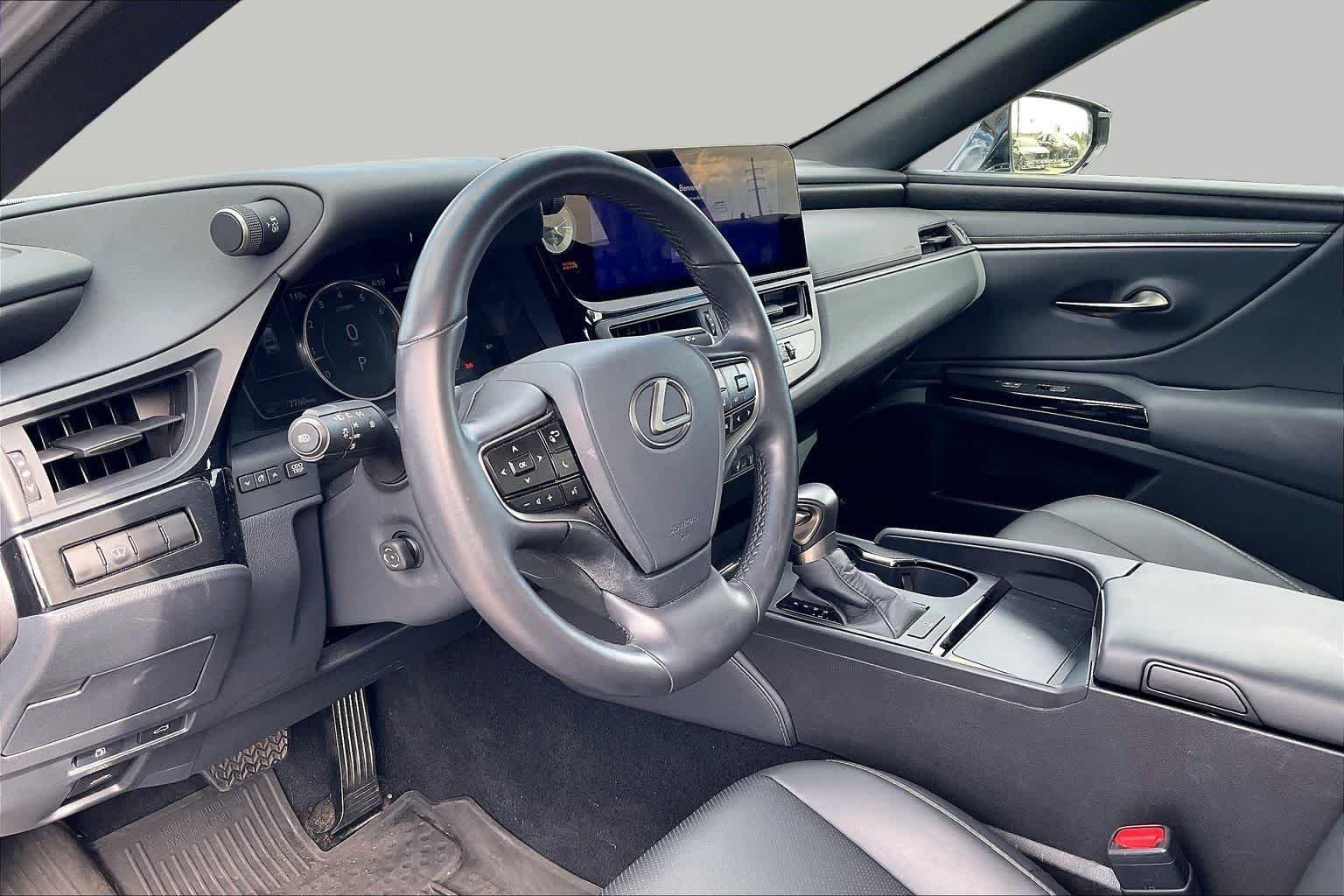 Used 2025 Iridium Lexus  image 17