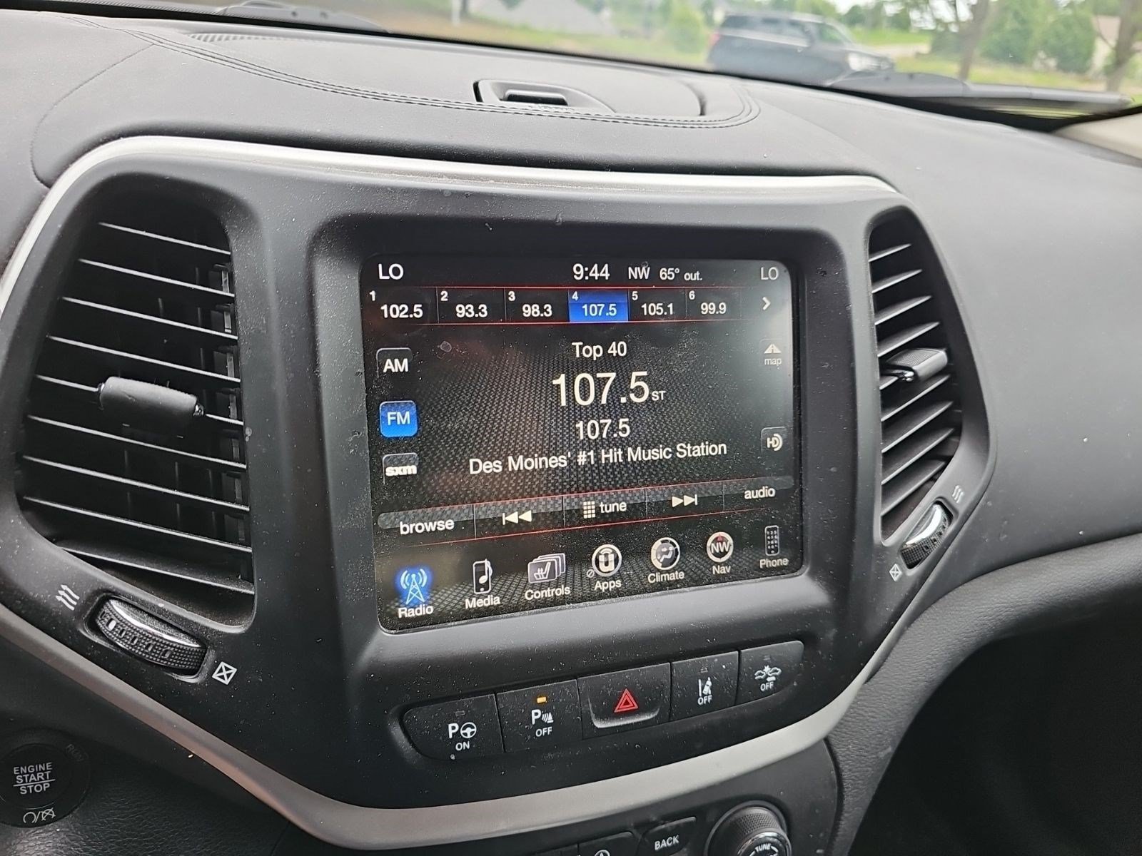 Used 2018 Granite Crystal Metallic Clearcoat Jeep Overland image 14
