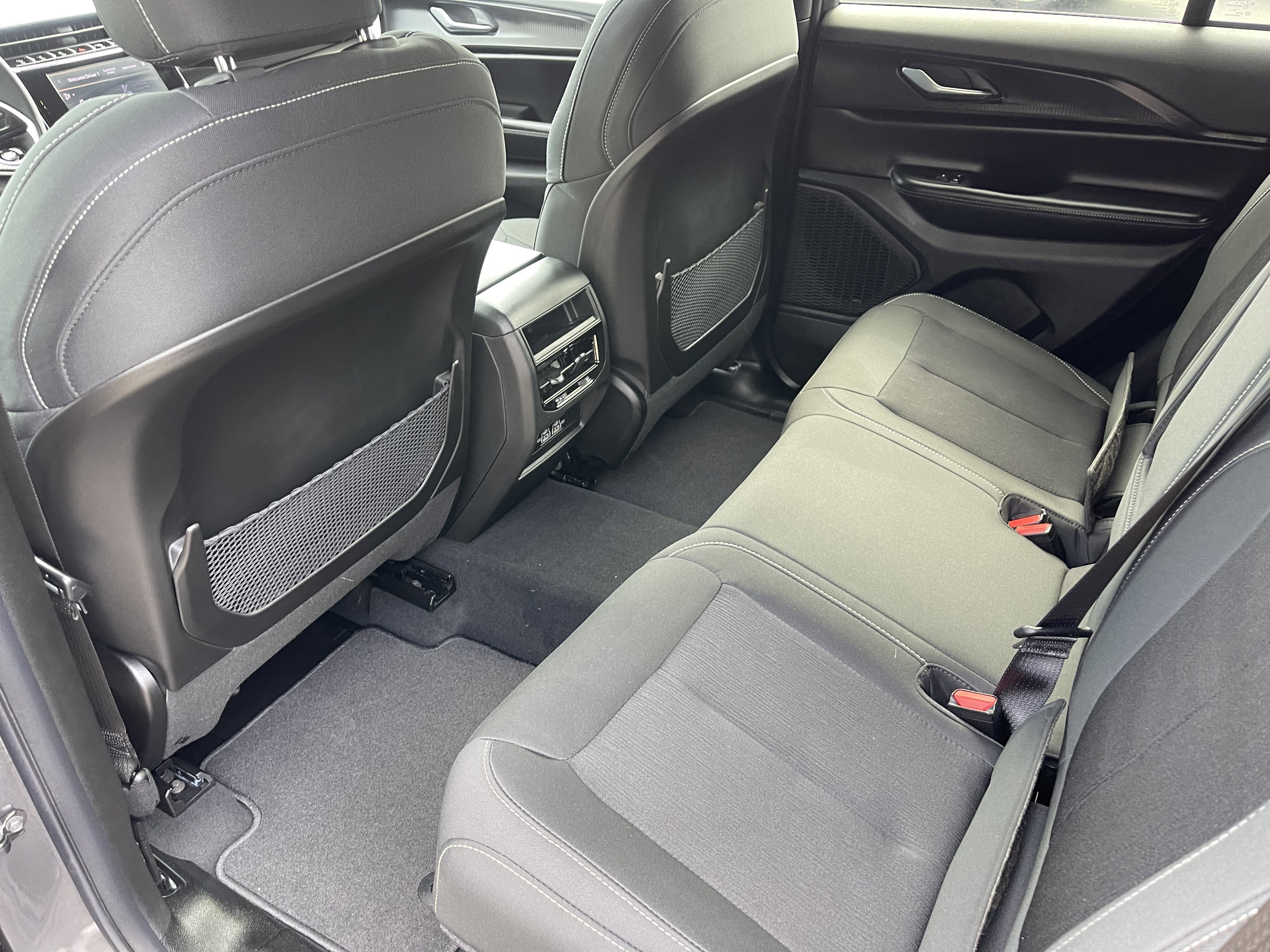 New 2026 Baltic Gray Metallic Clear-Coat Exterior Paint Jeep Laredo image 13