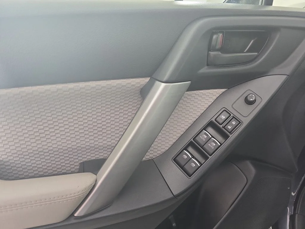 Used 2018 Dark Gray Metallic Subaru 2.5i Premium image 12