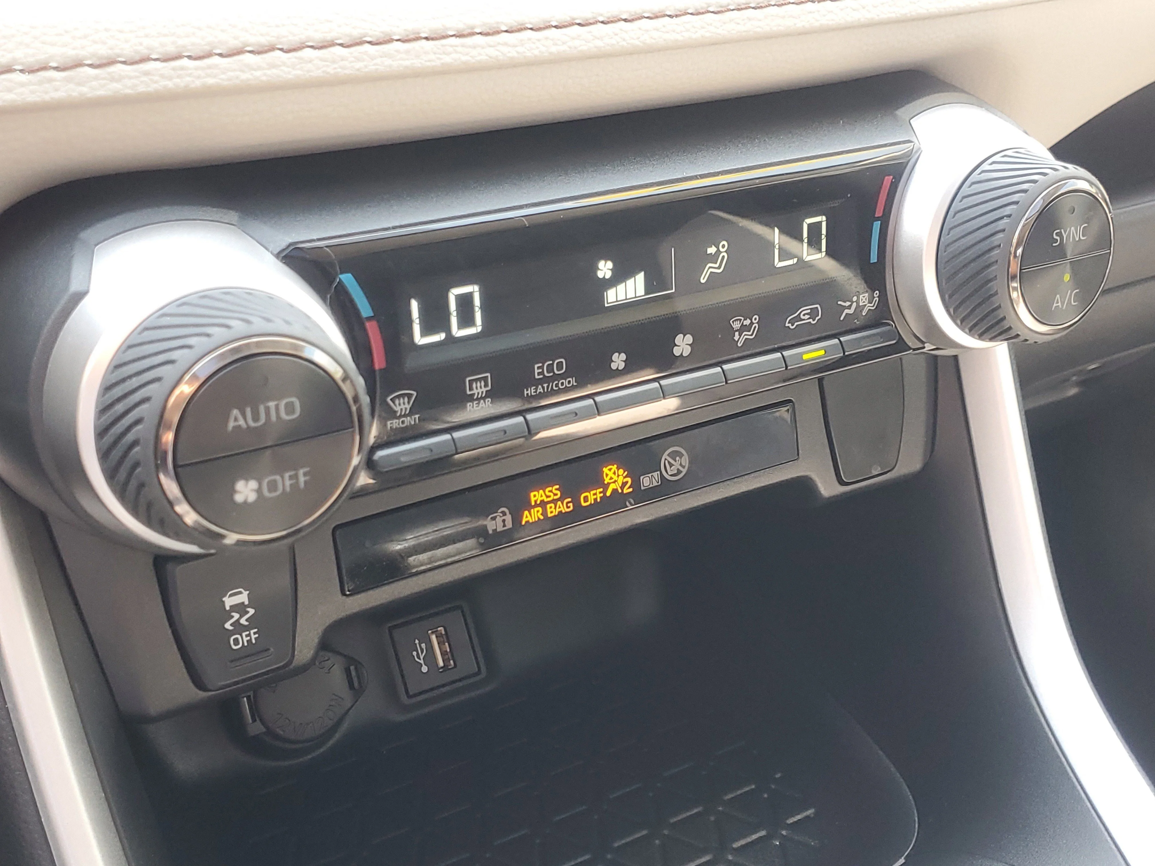 Used 2024 Ice Toyota Hybrid XLE image 30