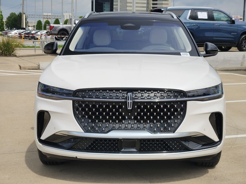 Used 2024 White Platinum Clearcoat Metallic Lincoln Black Label image 2