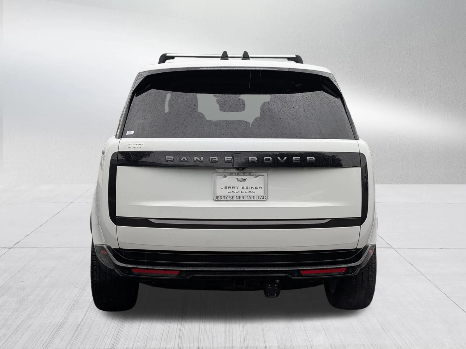 Used 2025 Icy White SV Bespoke Special Effect Satin Land Rover SE image 4