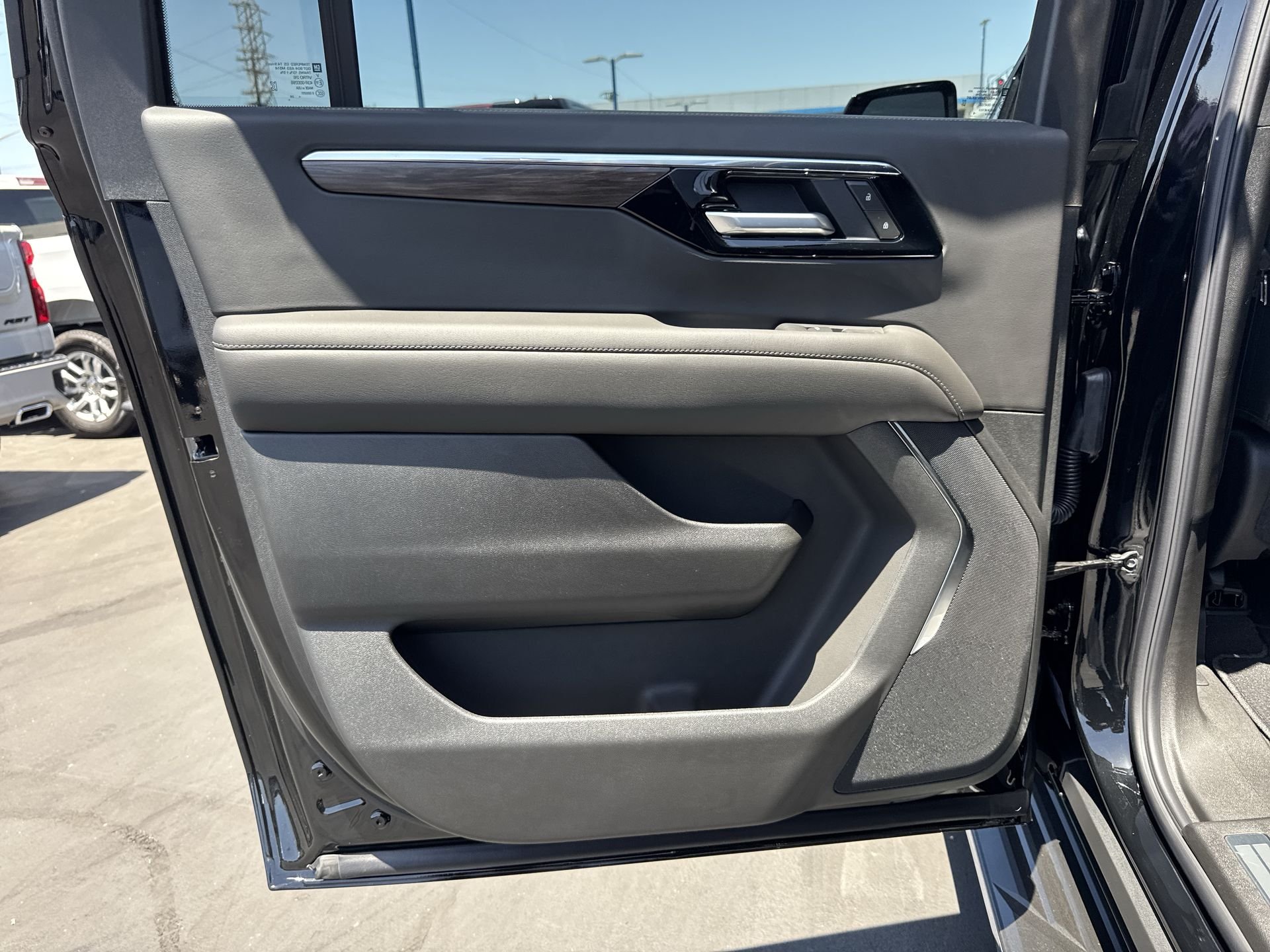 2026 Chevrolet Suburban LT - Photo 34