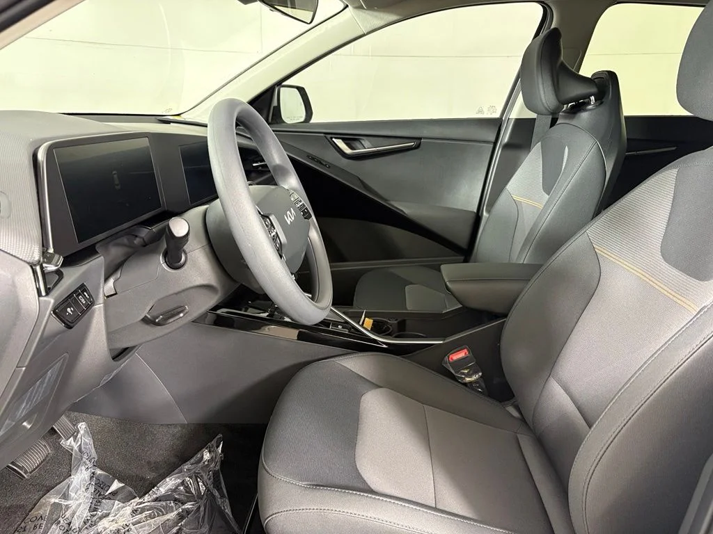 New 2026 Snow White Pearl Kia LX image 21