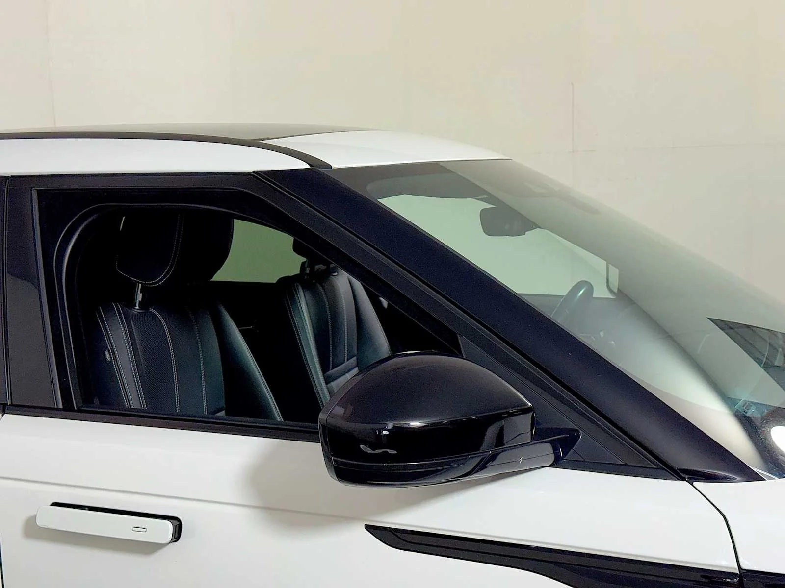 Used 2022  Land Rover S image 30