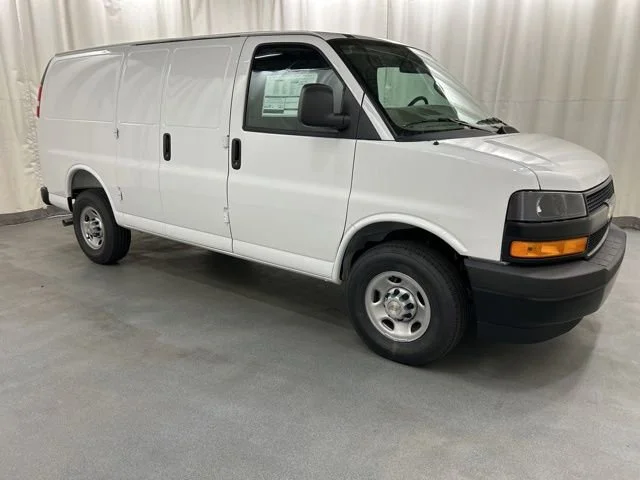 2026 Chevrolet Express 2500 Work Van HD's photo