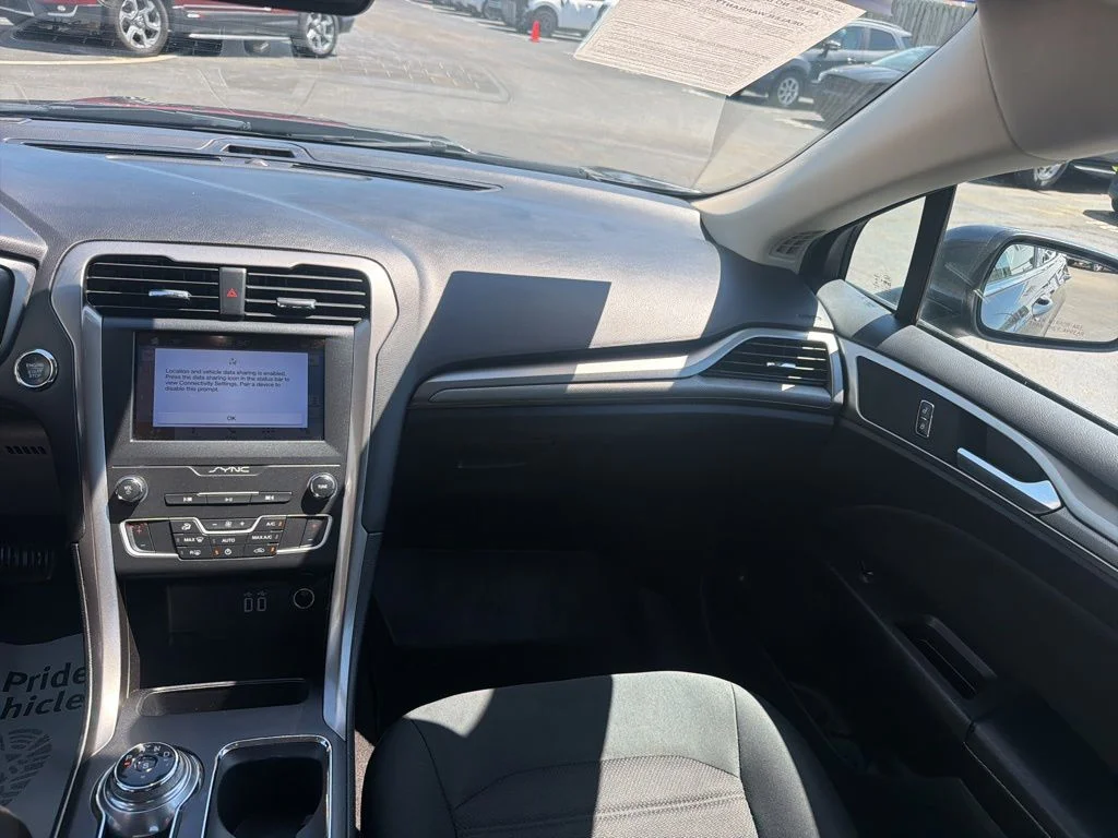 Used 2019 Gray Ford SE image 17