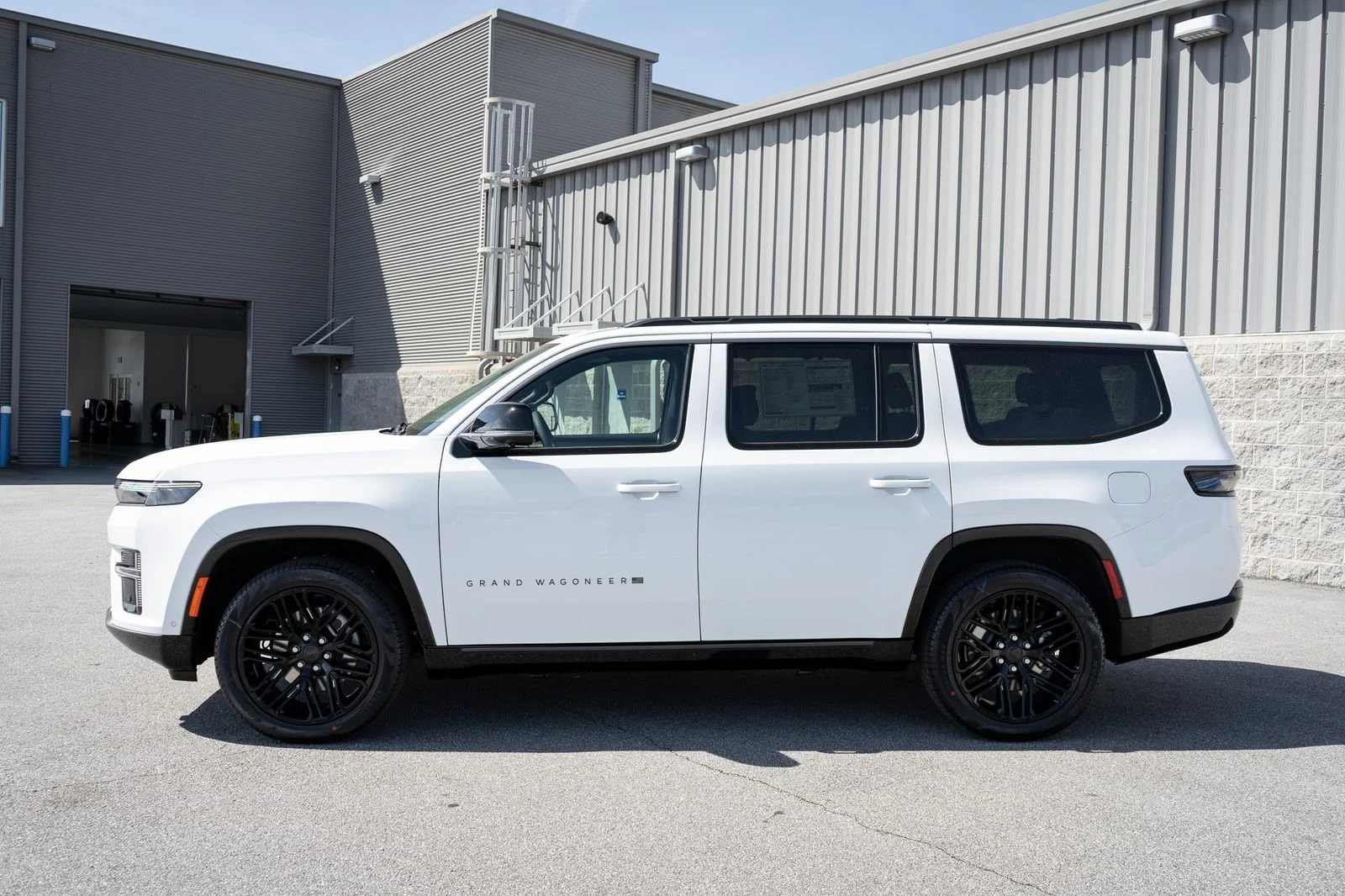 New 2026 Bright White Clear-Coat Exterior Paint Jeep Limited Reserve image 14