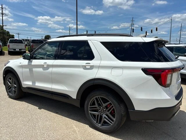New 2026 Star White Metallic Tri-Coat Ford ST-Line image 3