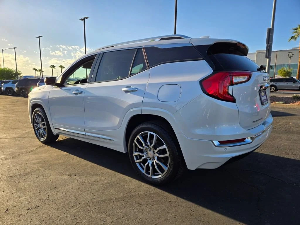 Used 2023 WHITE FROST TRICOAT GMC Denali image 4