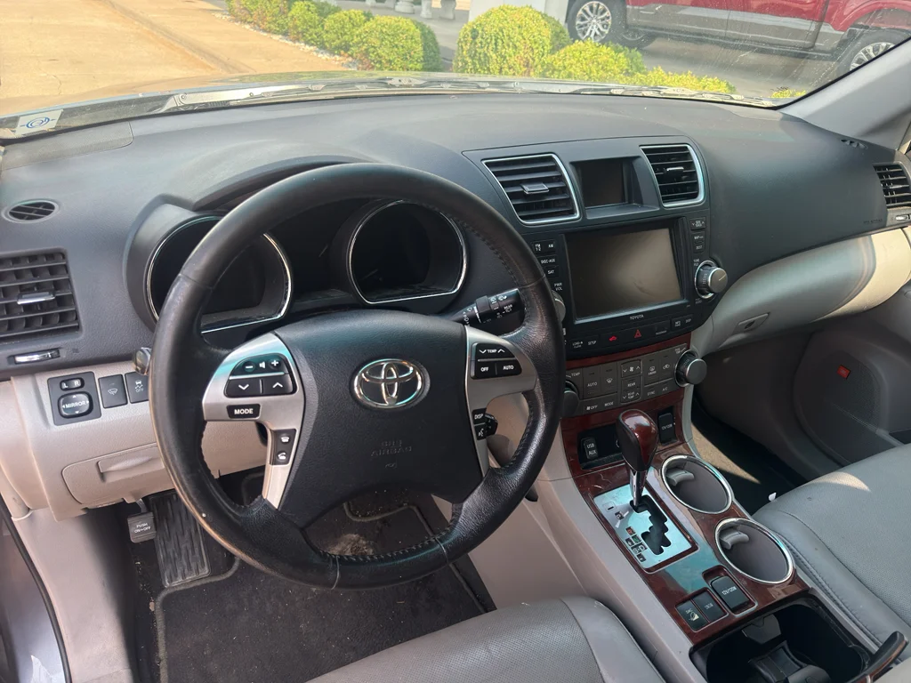 Used 2011 Magnetic Gray Metallic Toyota Limited image 3
