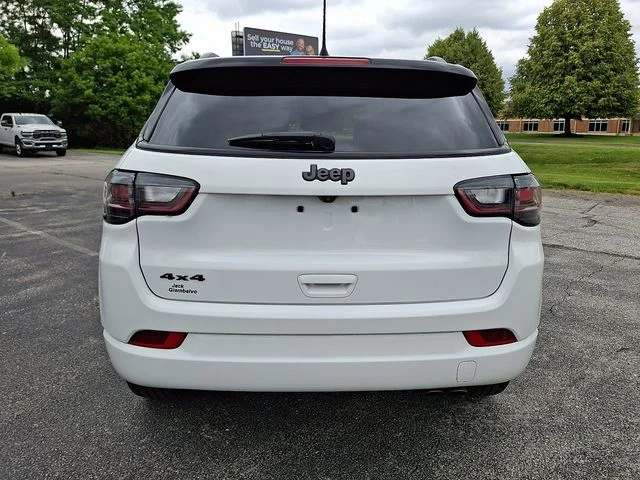 Used 2022 White Jeep Limited image 9