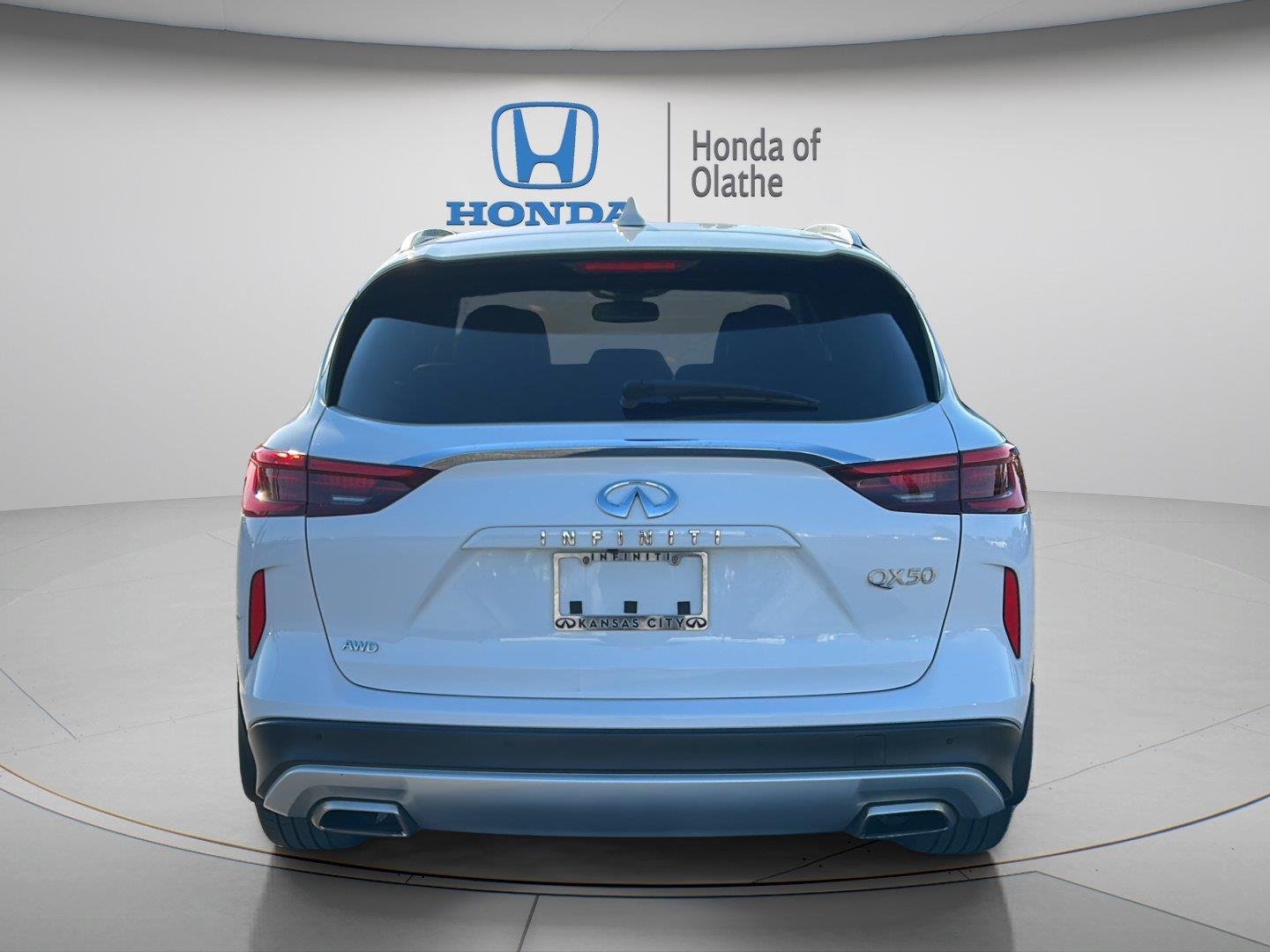 Used 2021  INFINITI LUXE image 4