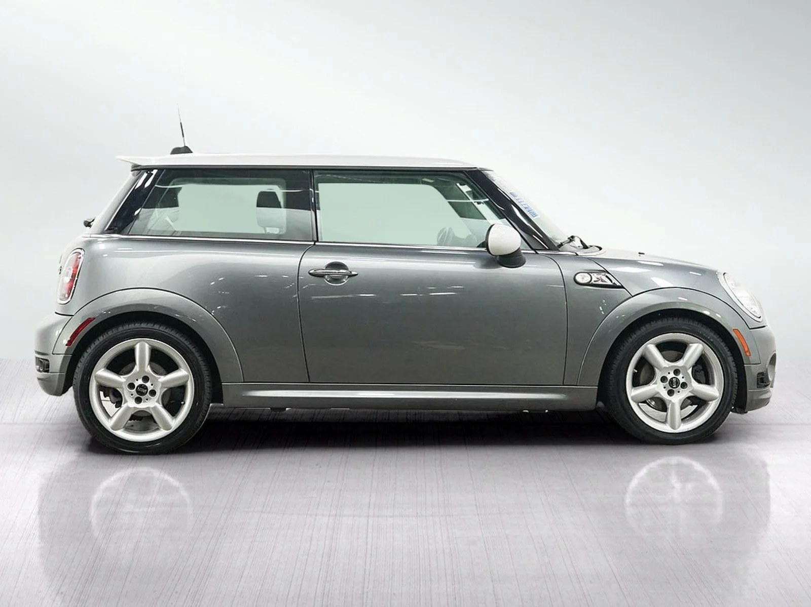 Used 2010 Dark Silver Metallic MINI Base image 7