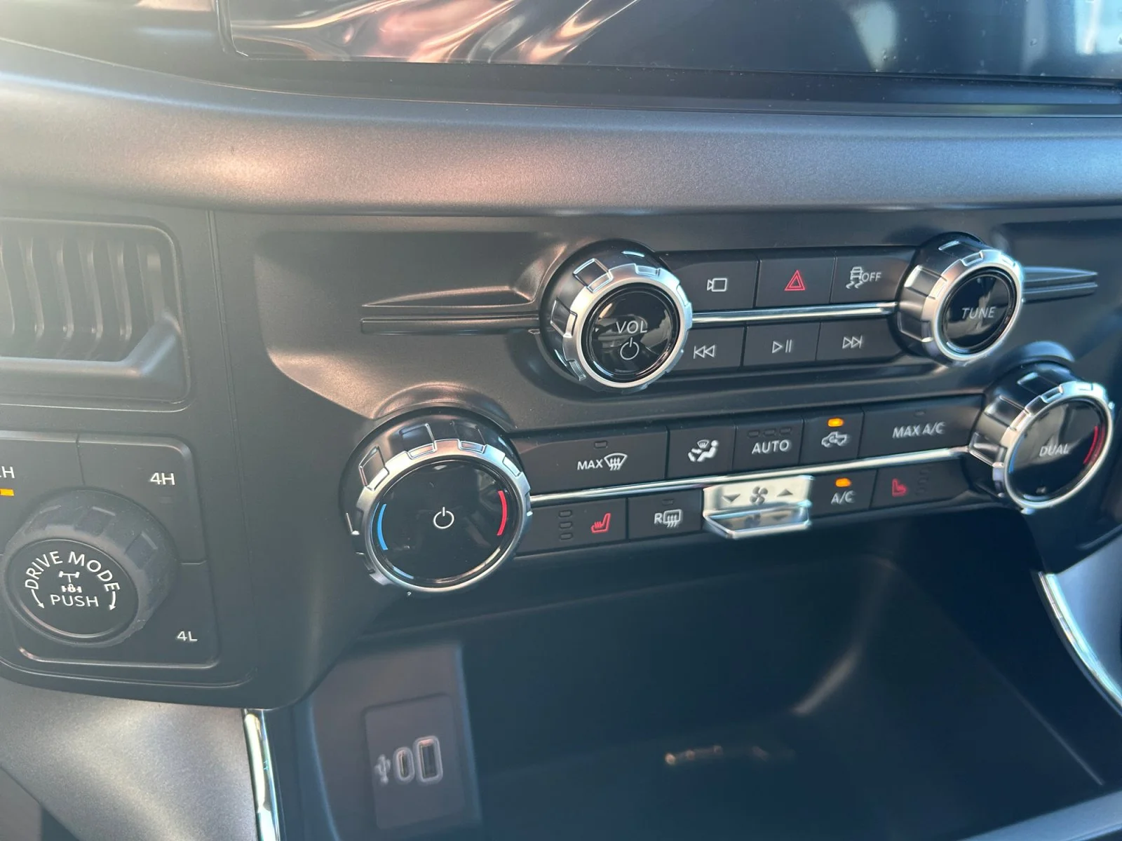 New 2026 Oxford White Ford XLT image 22