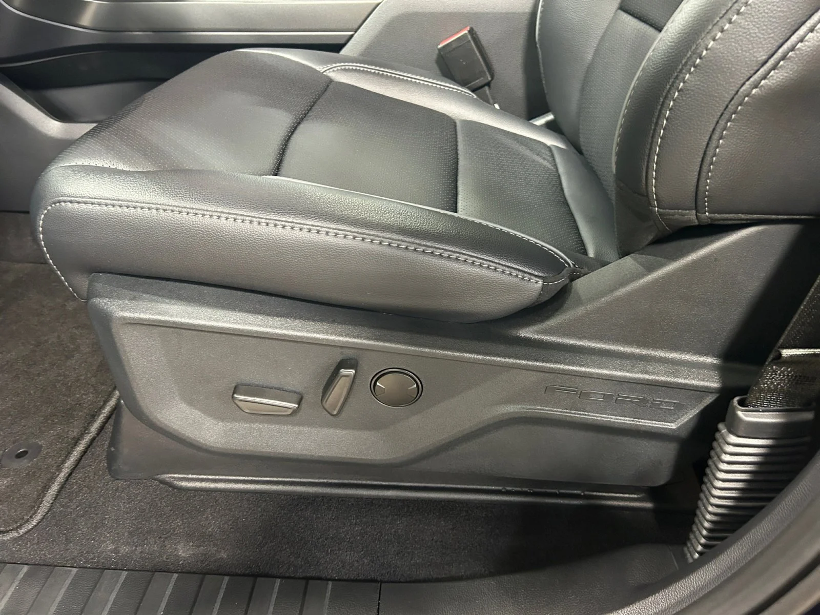 New 2026 Antimatter Blue Metallic Ford Lariat image 15