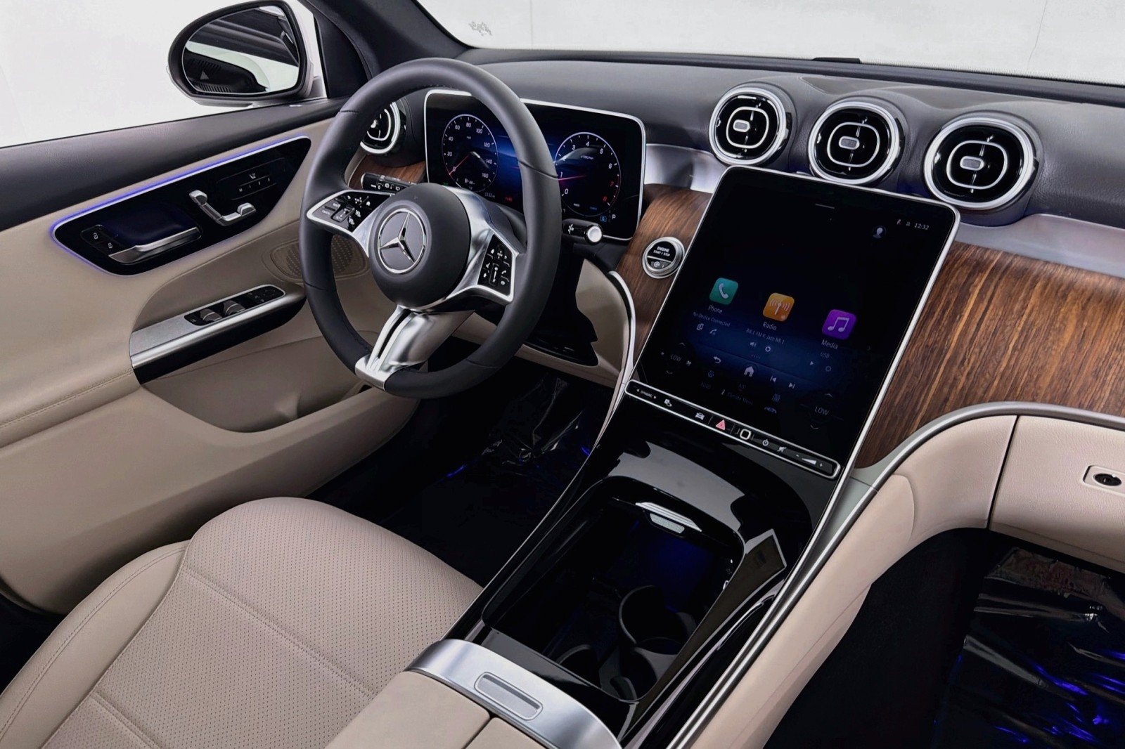 New 2026 Polar White Mercedes-Benz GLC 300 SUV image 15