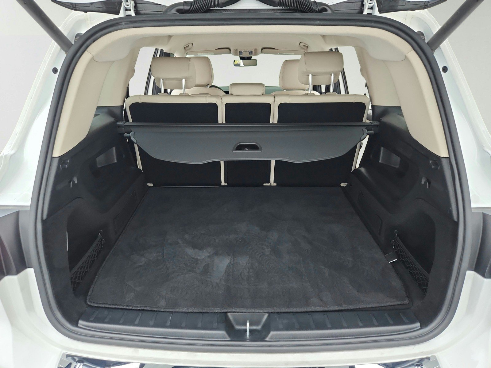Used 2020 Polar White Mercedes-Benz GLB 250 image 36