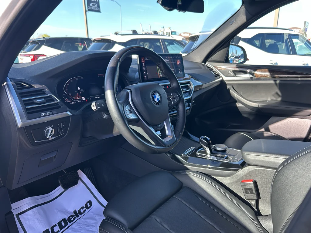 Used 2024 White BMW xDrive30i image 10
