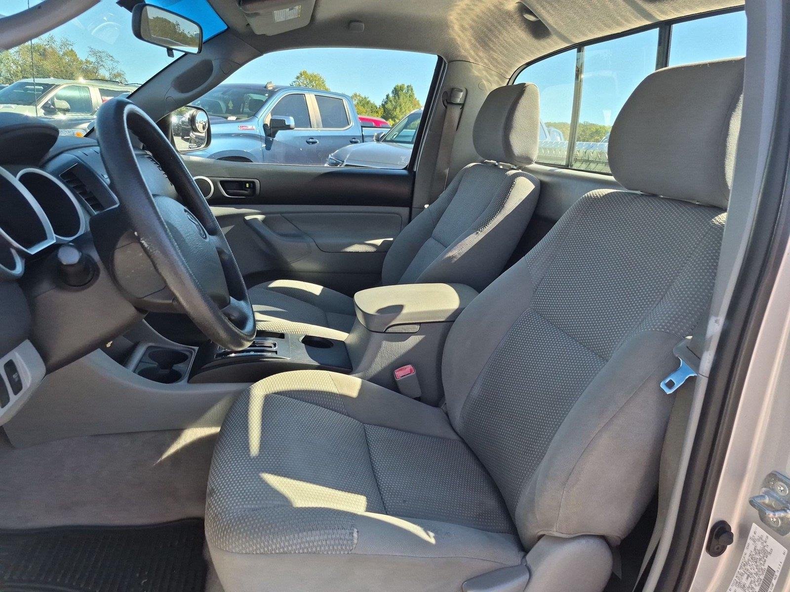 Used 2011  TOYOTA REGCAB image 17