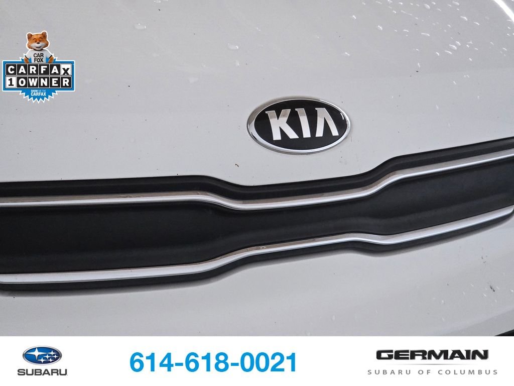 Used 2017 White Kia Base image 13