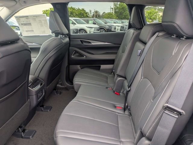 Used 2027 Gray INFINITI LUXE image 14