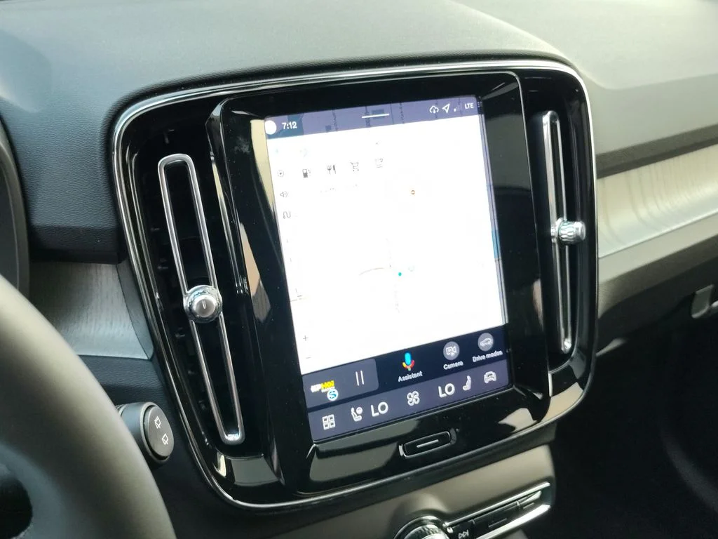 2026 Volvo XC40 Plus - Photo 19