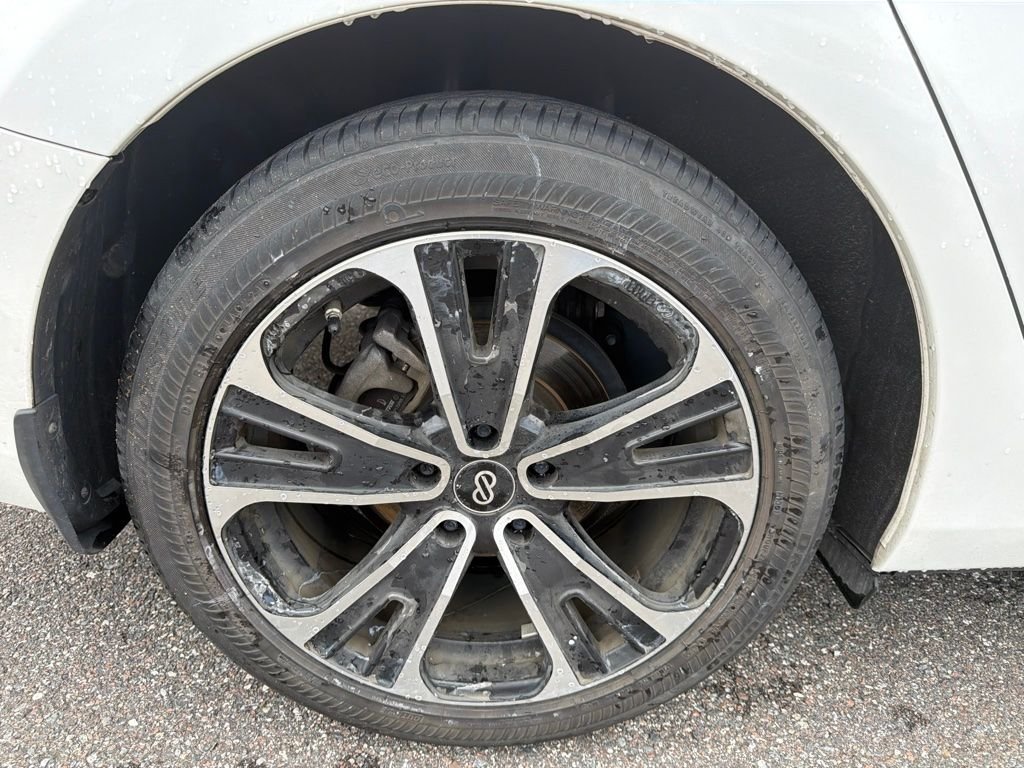 Used 2020 White Mazda Signature image 25
