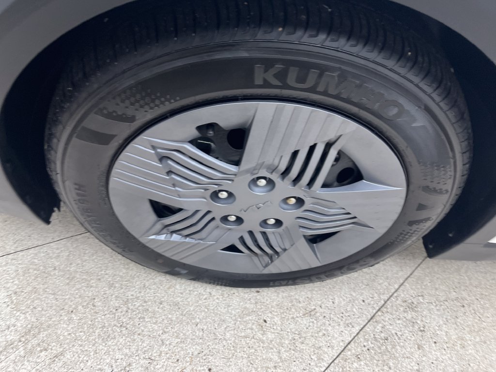Used 2025 White Kia LX image 9