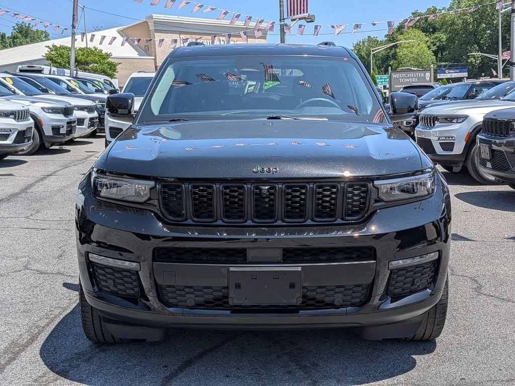 Used 2023 Black Jeep Limited image 3