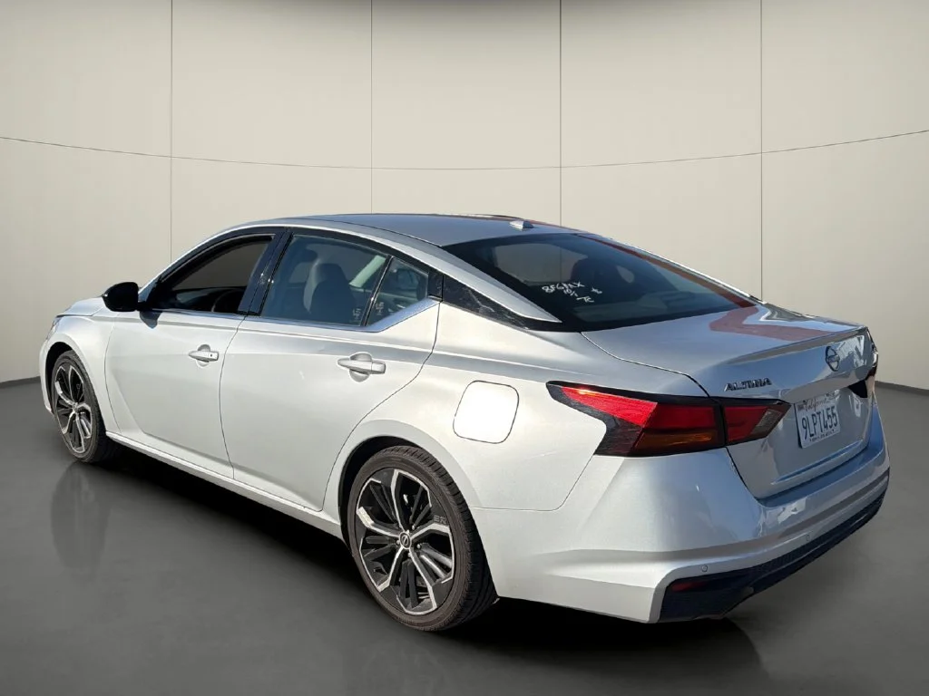 Used 2024 Silver Nissan 2.5 SR image 5