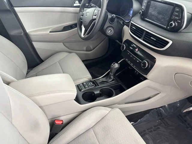 Used 2019 Silver Hyundai SE image 21