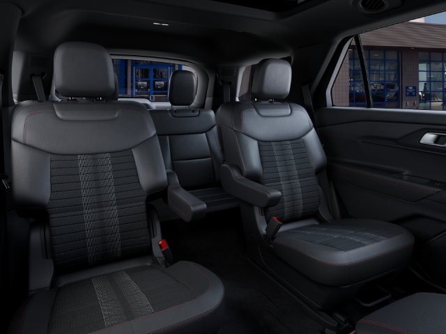 New 2027 Star White Metallic Tri-Coat Ford ST-Line image 11