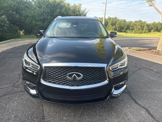 Used 2020 Black INFINITI LUXE image 2