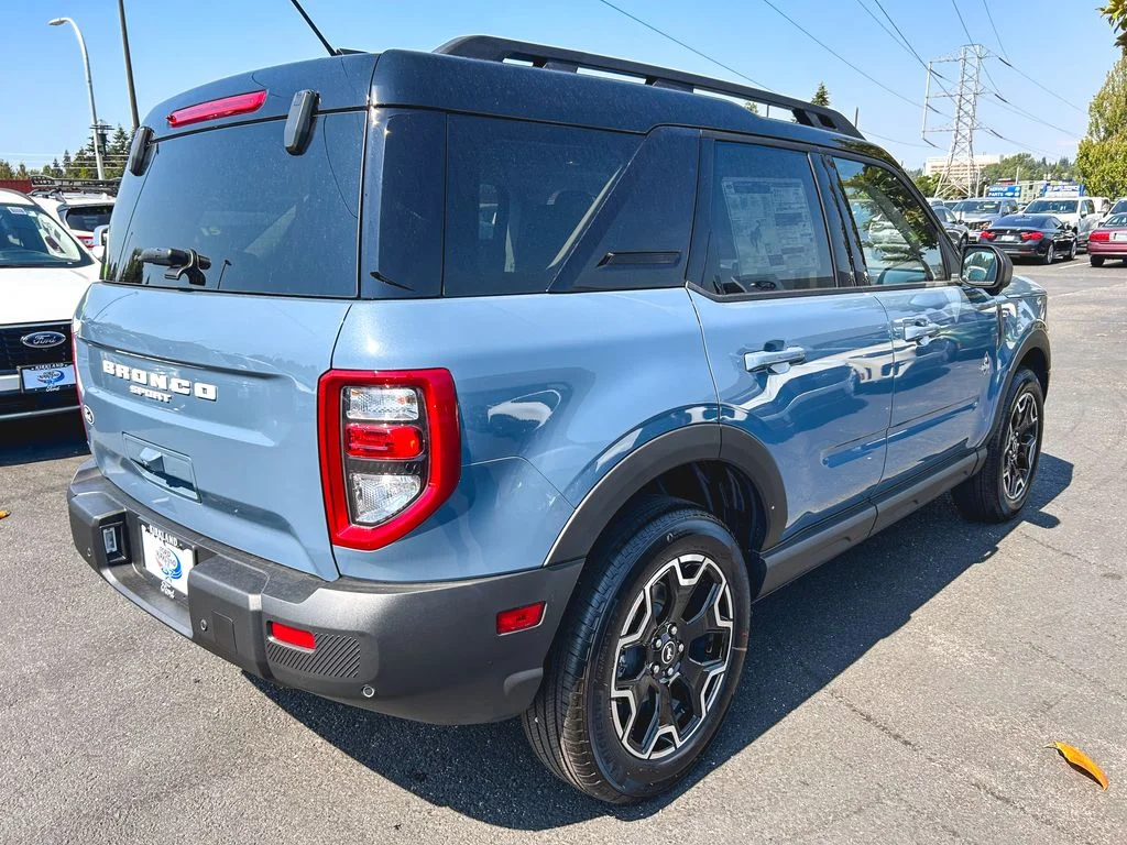New 2026 Azure Gray Metallic Tri-Coat Ford Outer Banks® image 8