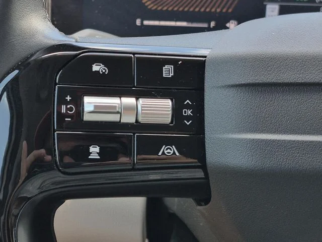Used 2026 Glacial White Pearl Kia EX image 25