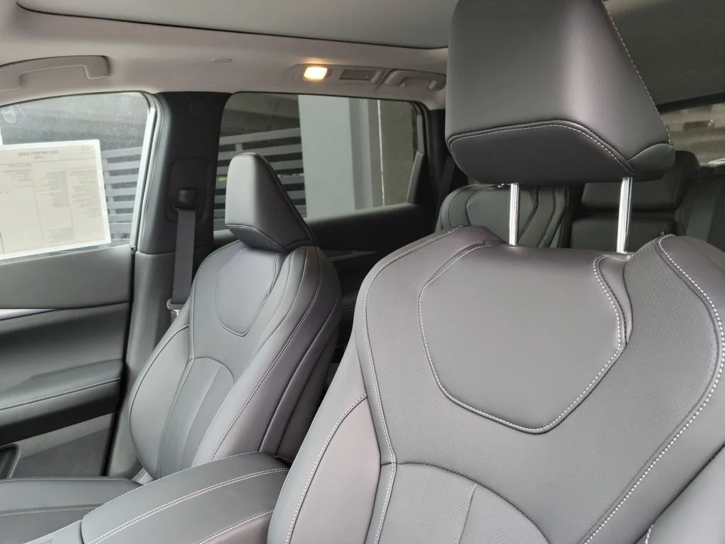 New 2027 HARBOR GRAY INFINITI Luxe FWD image 17