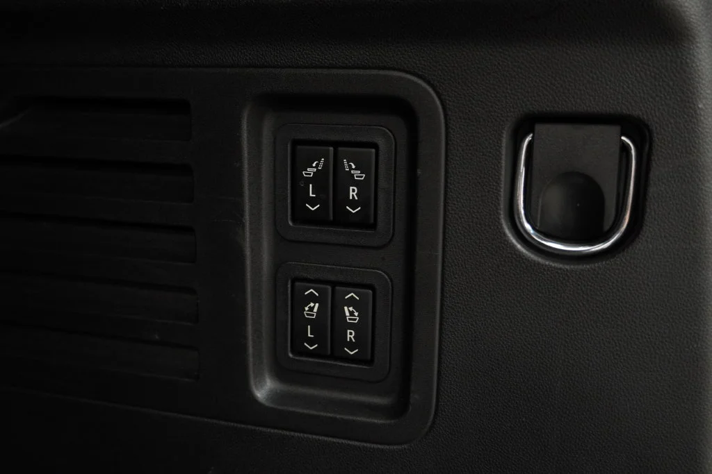 Used 2024 Mosaic Black Metallic Chevrolet RS image 31