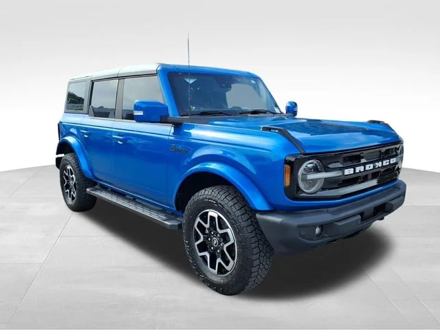 Used 2022 Blue Ford Outer Banks image 12