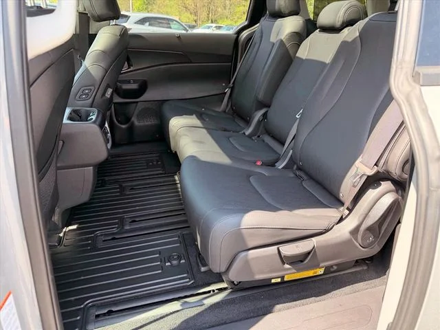 Used 2025 White Kia SX image 10