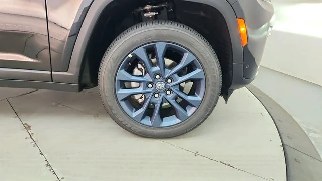 New 2026 Diamond Black Crystal Pearlcoat Jeep  image 25