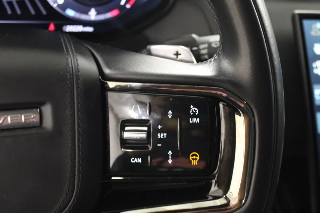 Used 2024  Land Rover Dynamic SE image 20