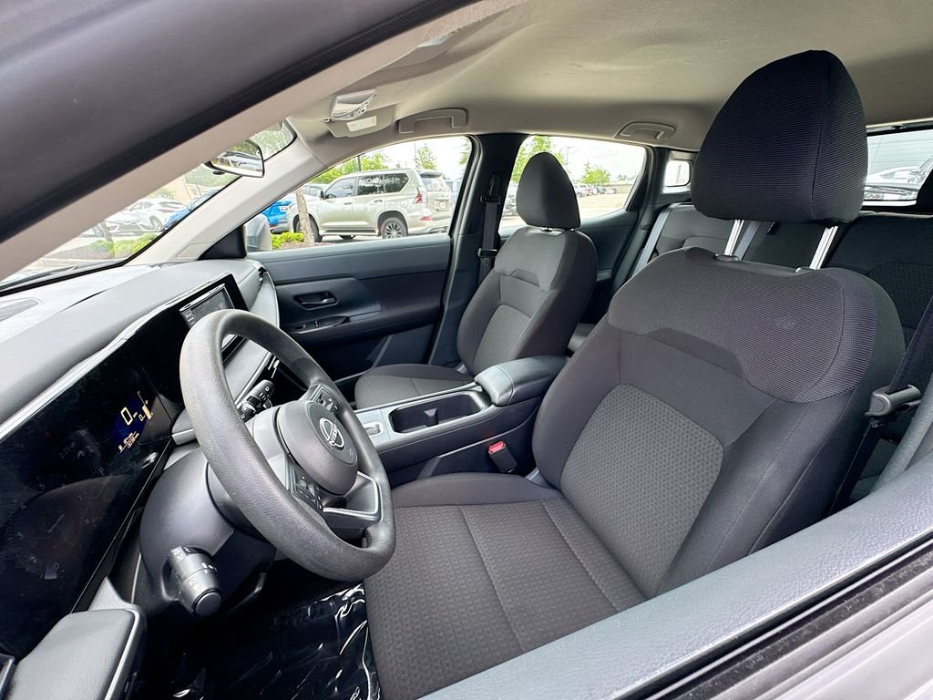 Used 2025 Gray Nissan S image 10
