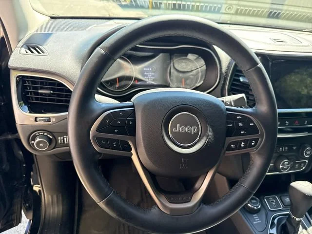 Used 2019 Diamond Black Crystal Pearlcoat Jeep Limited image 18
