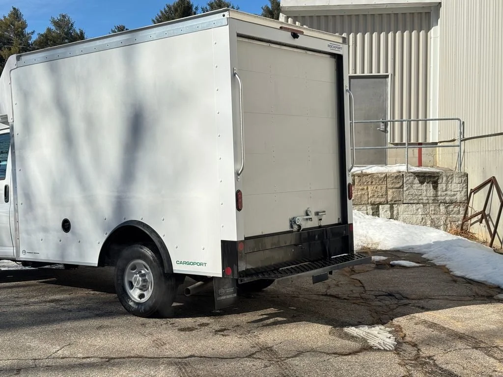 New 2025 Summit White Chevrolet 1WT image 6