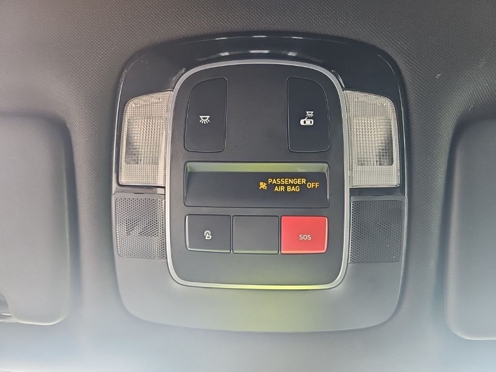 Used 2022 Green Hyundai SEL image 25
