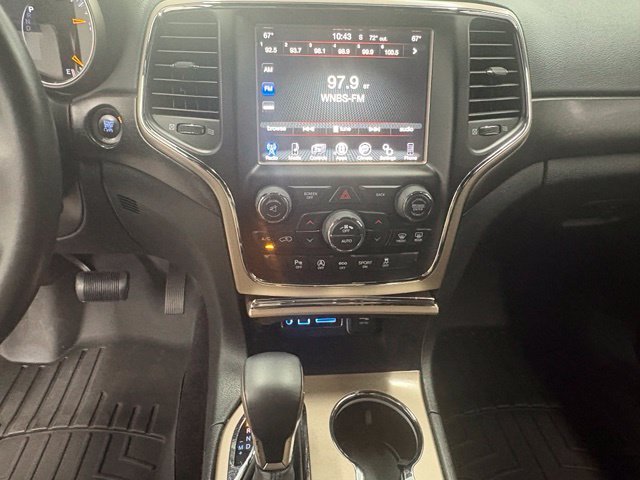 Used 2016 Silver Jeep Laredo image 30