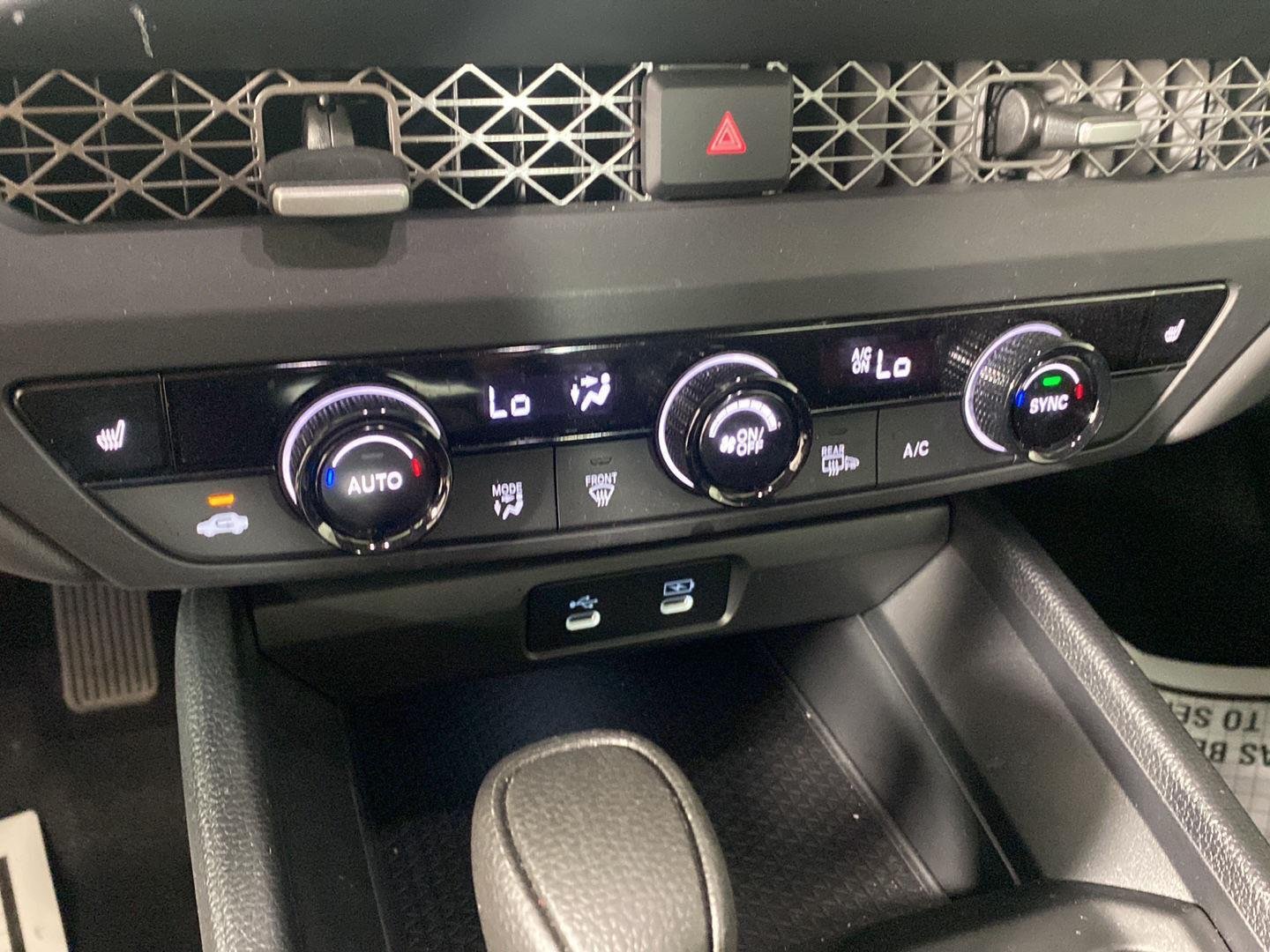 Used 2025 Crystal Black Pearl Honda SE image 15