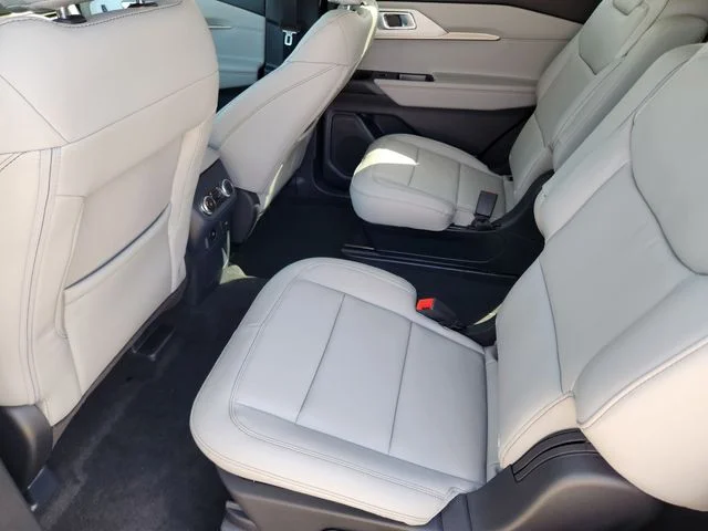 New 2026 Star White Metallic Tri-Coat Ford Active image 29